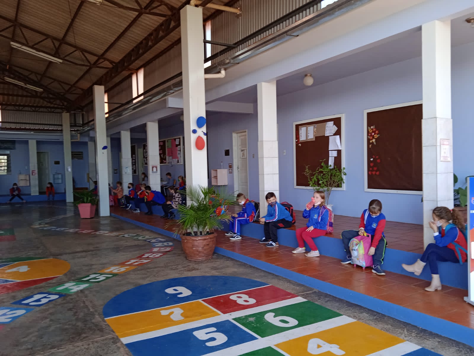 VOLTA ÀS AULAS PRESENCIAIS PARA TODOS